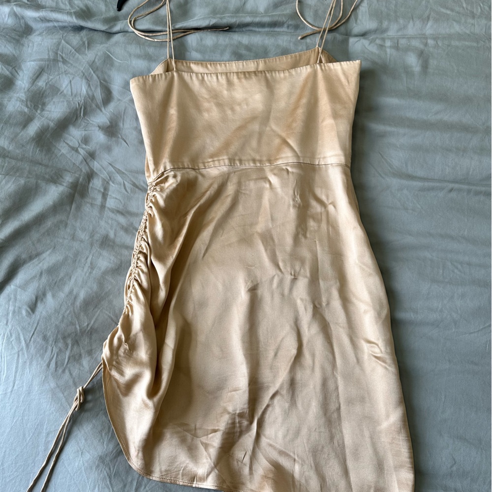 AMANDA UPRICHARD gold cocktail dress